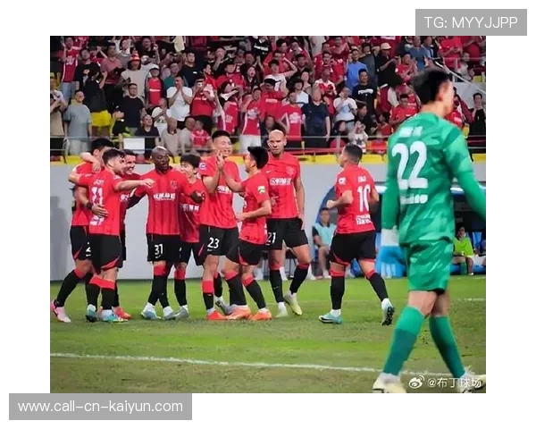 冠军球队主帅续约谈判进展顺利，双方达成初步共识，冠军球队解散